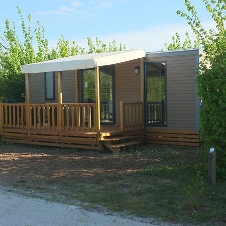 Camping Du Plan D'Eau **** Hotell Saint-Yrieix-sur-Charente Eksteriør bilde