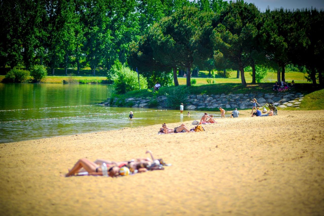 Camping Du Plan D'Eau **** Hotell Saint-Yrieix-sur-Charente Eksteriør bilde