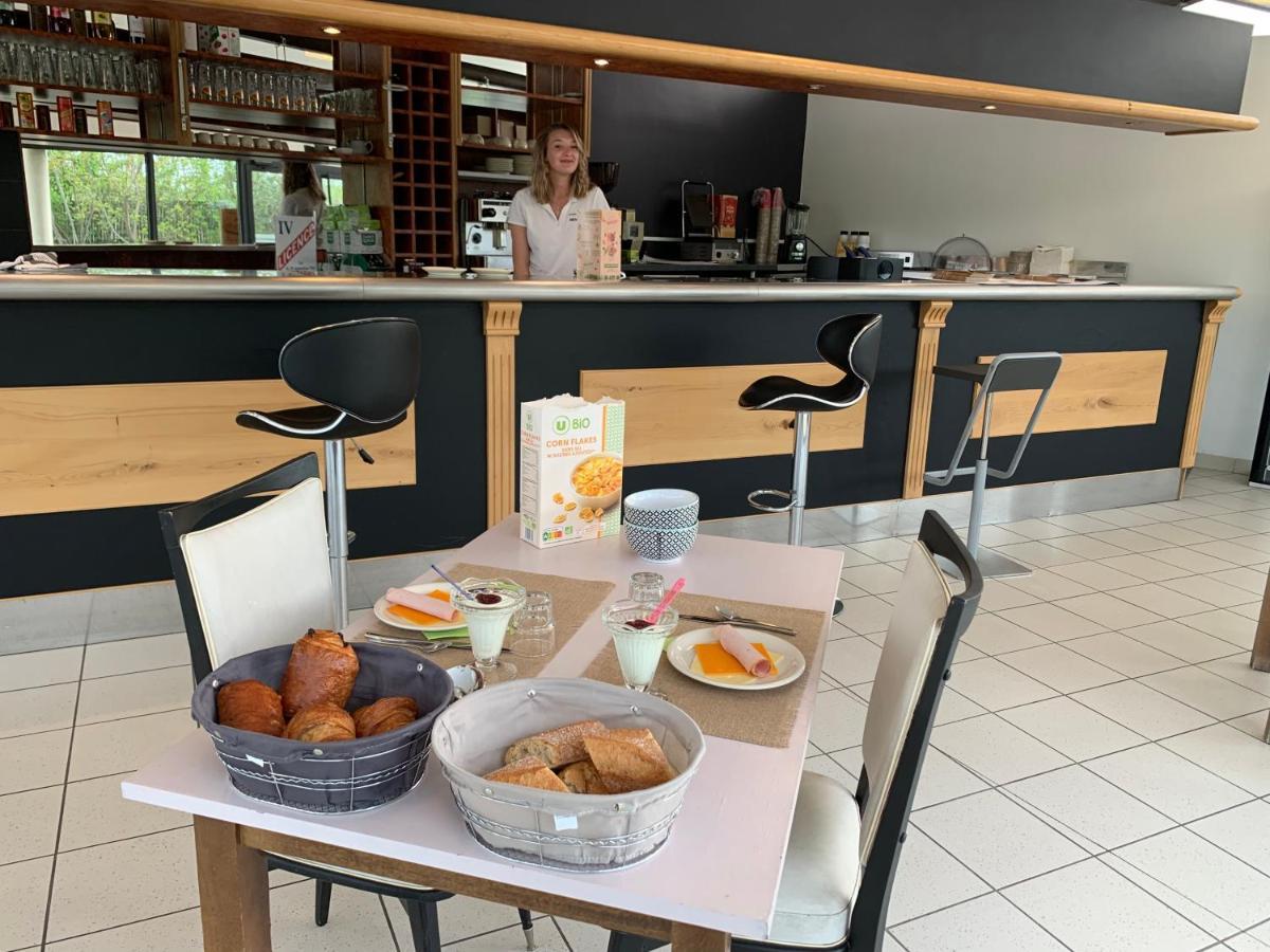 Camping Du Plan D'Eau **** Hotell Saint-Yrieix-sur-Charente Eksteriør bilde