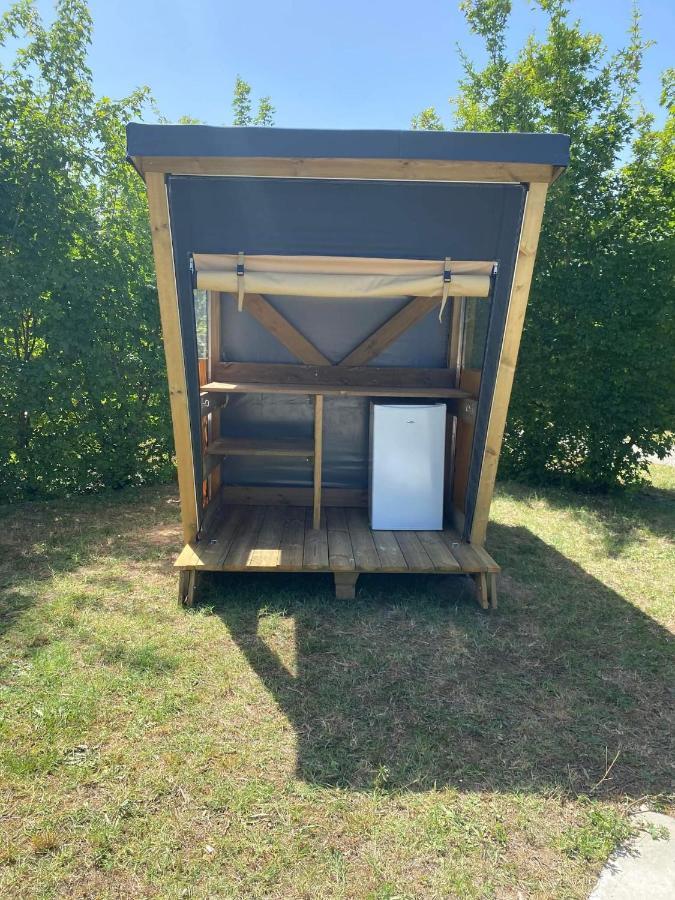 Camping Du Plan D'Eau **** Hotell Saint-Yrieix-sur-Charente Eksteriør bilde