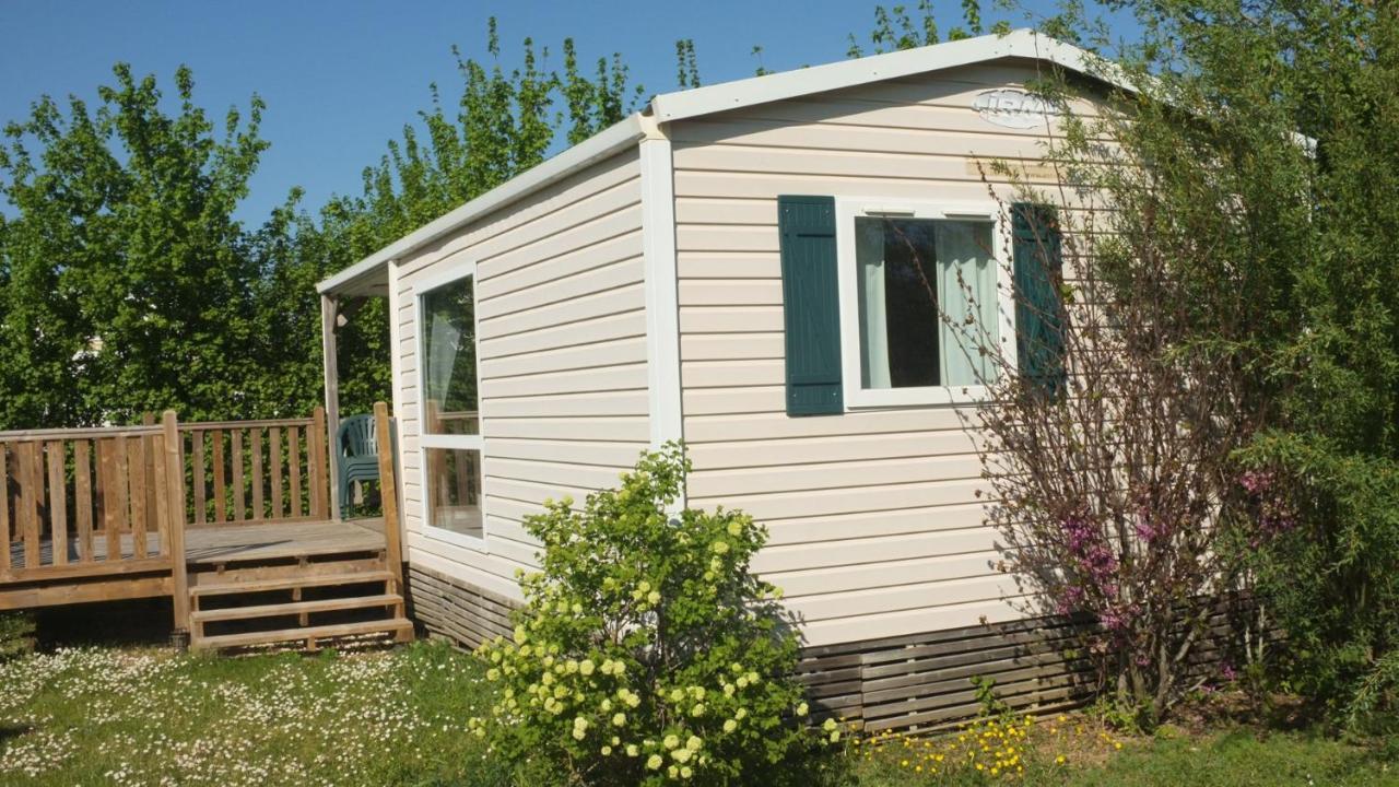 Camping Du Plan D'Eau **** Hotell Saint-Yrieix-sur-Charente Eksteriør bilde