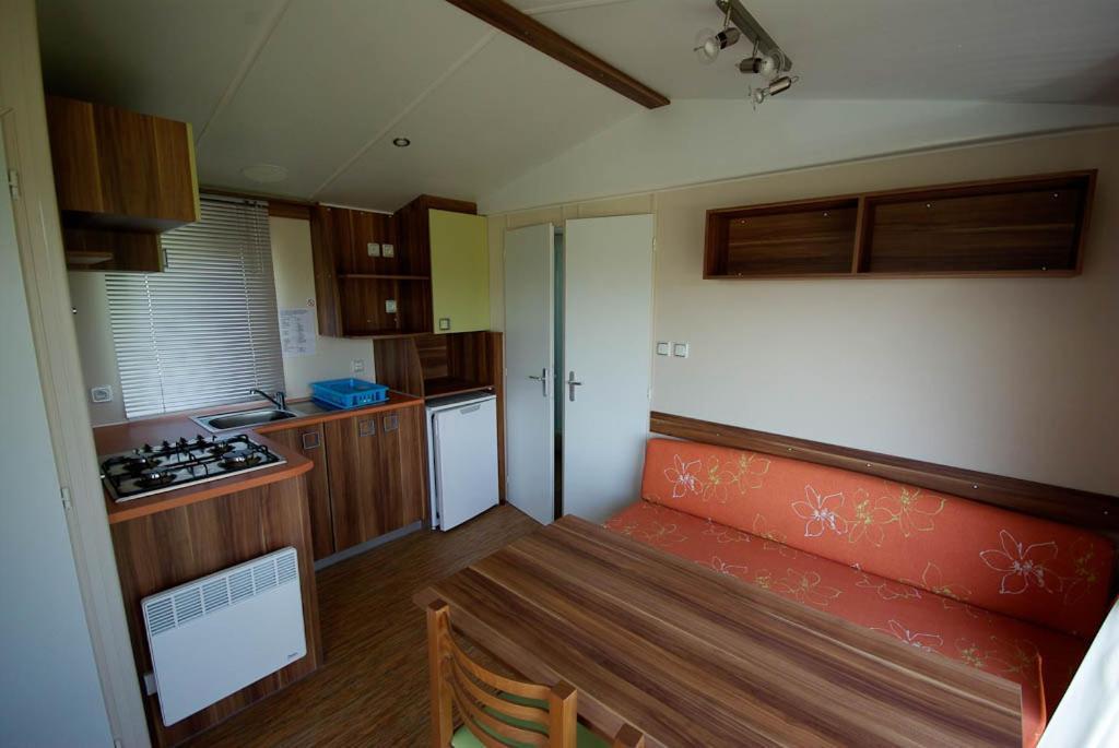 Camping Du Plan D'Eau **** Hotell Saint-Yrieix-sur-Charente Eksteriør bilde