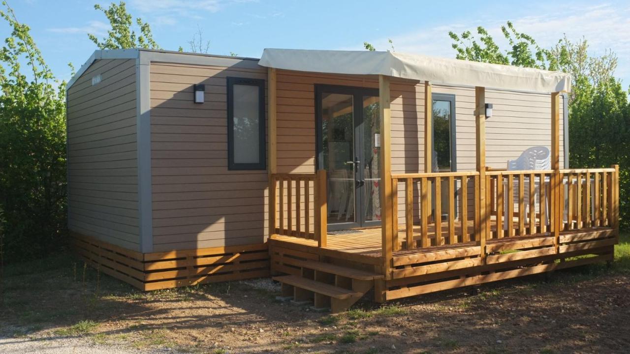 Camping Du Plan D'Eau **** Hotell Saint-Yrieix-sur-Charente Eksteriør bilde